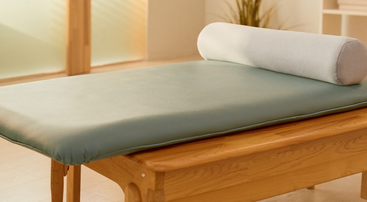 Illustrative photograph of a paediatric physiotherapy bench and soft bolster
